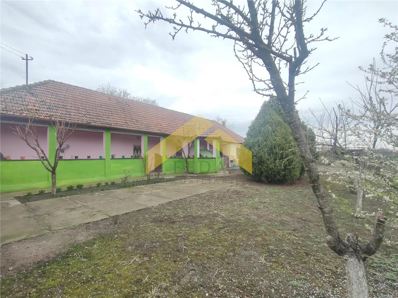 Casa de vanzare in localitatea Iratosu