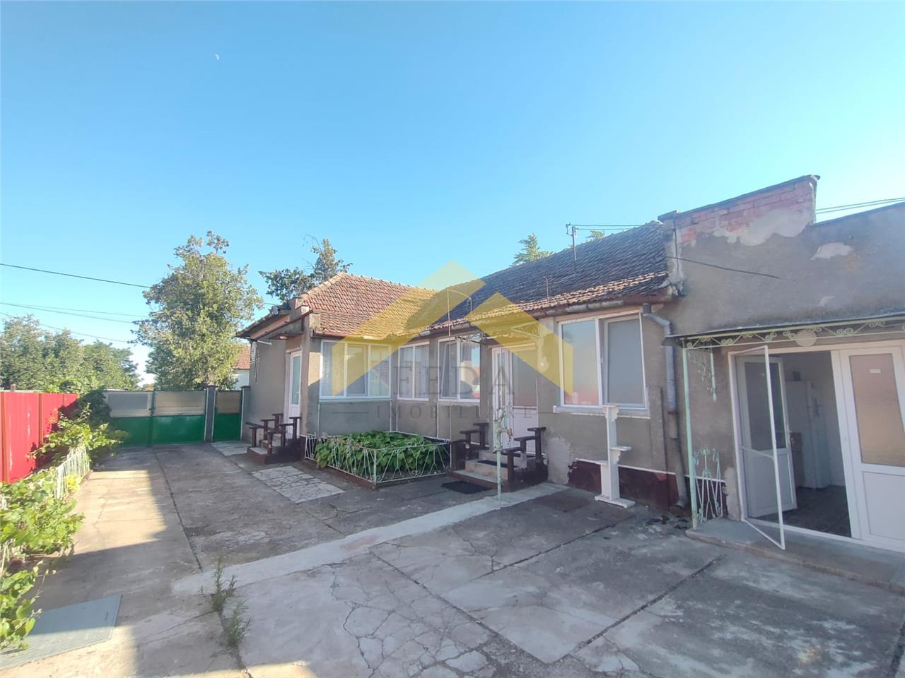 Casa de vanzare 3 camere Iratosu