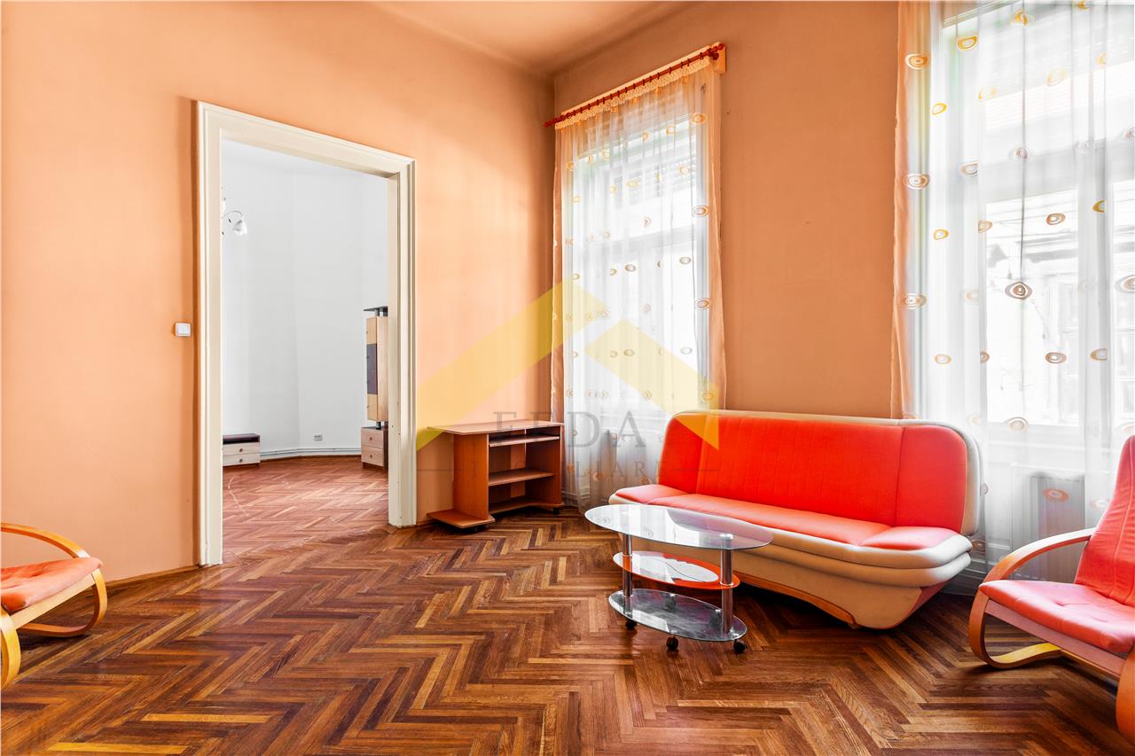 Apartament 3 camere de vanzare zona centrala
