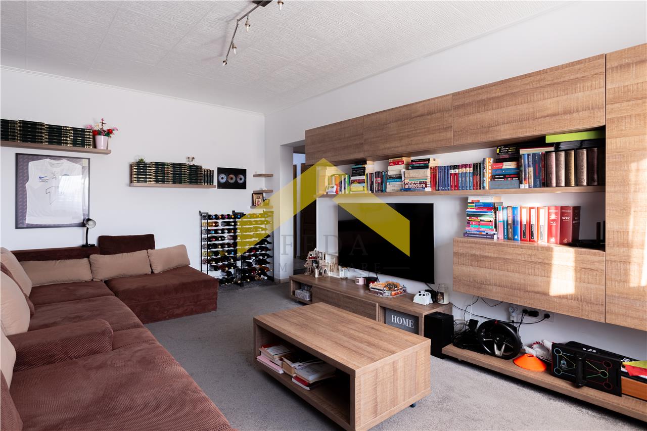Apartament 3 camere de vanzare zona Micalaca