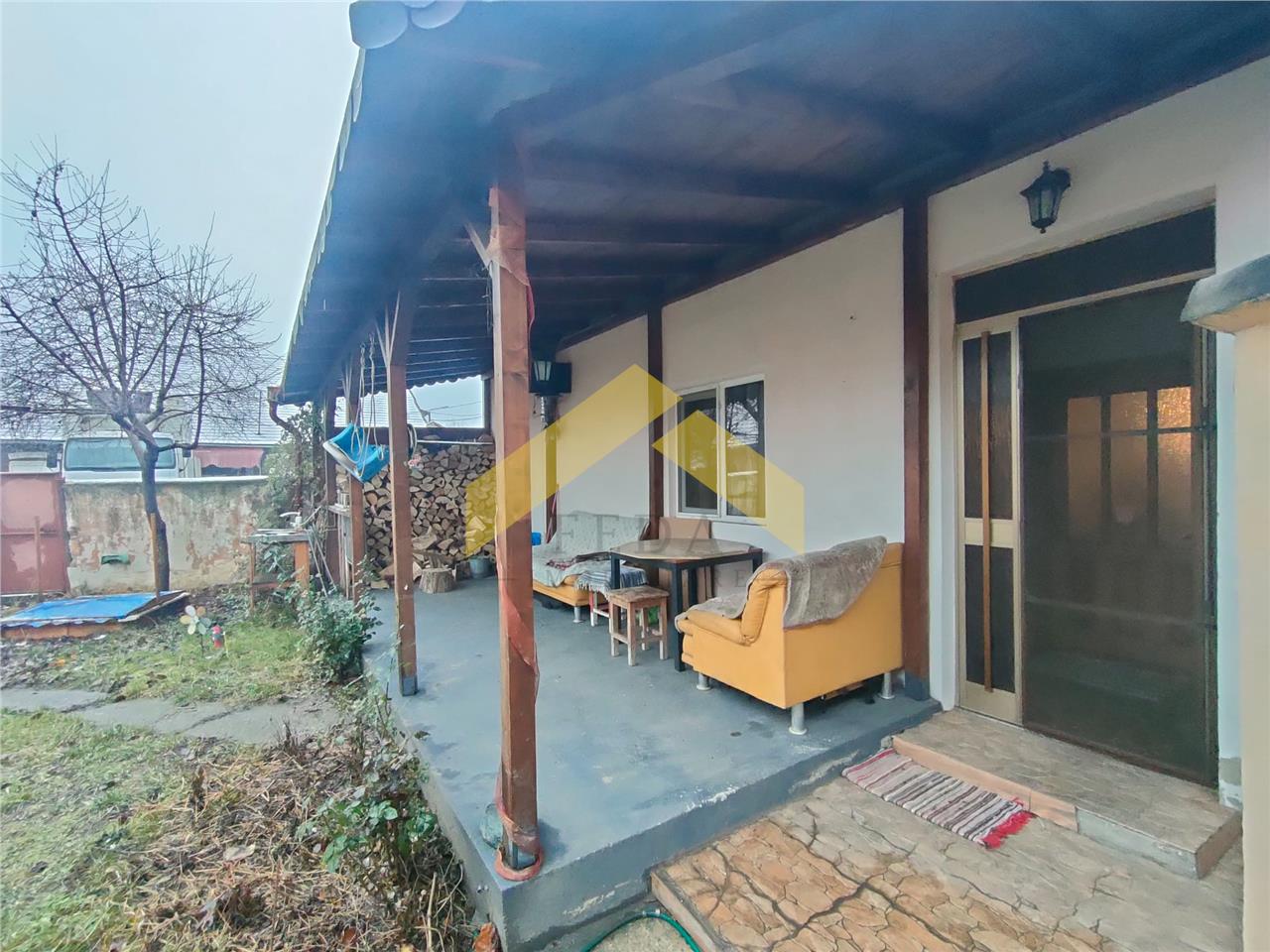 Casa de vanzare in zona Parneava