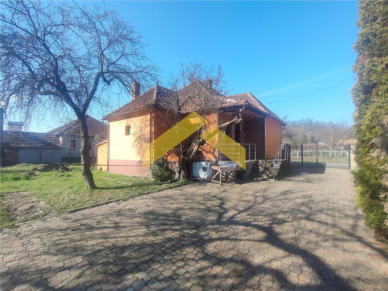 Casa 2 camere de vanzare localitatea Savarsin