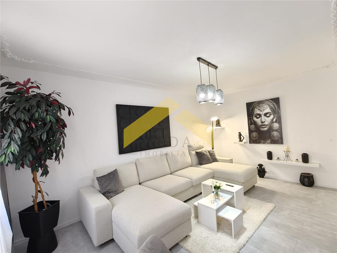 Apartament de vanzare Micalaca, zona Miorita