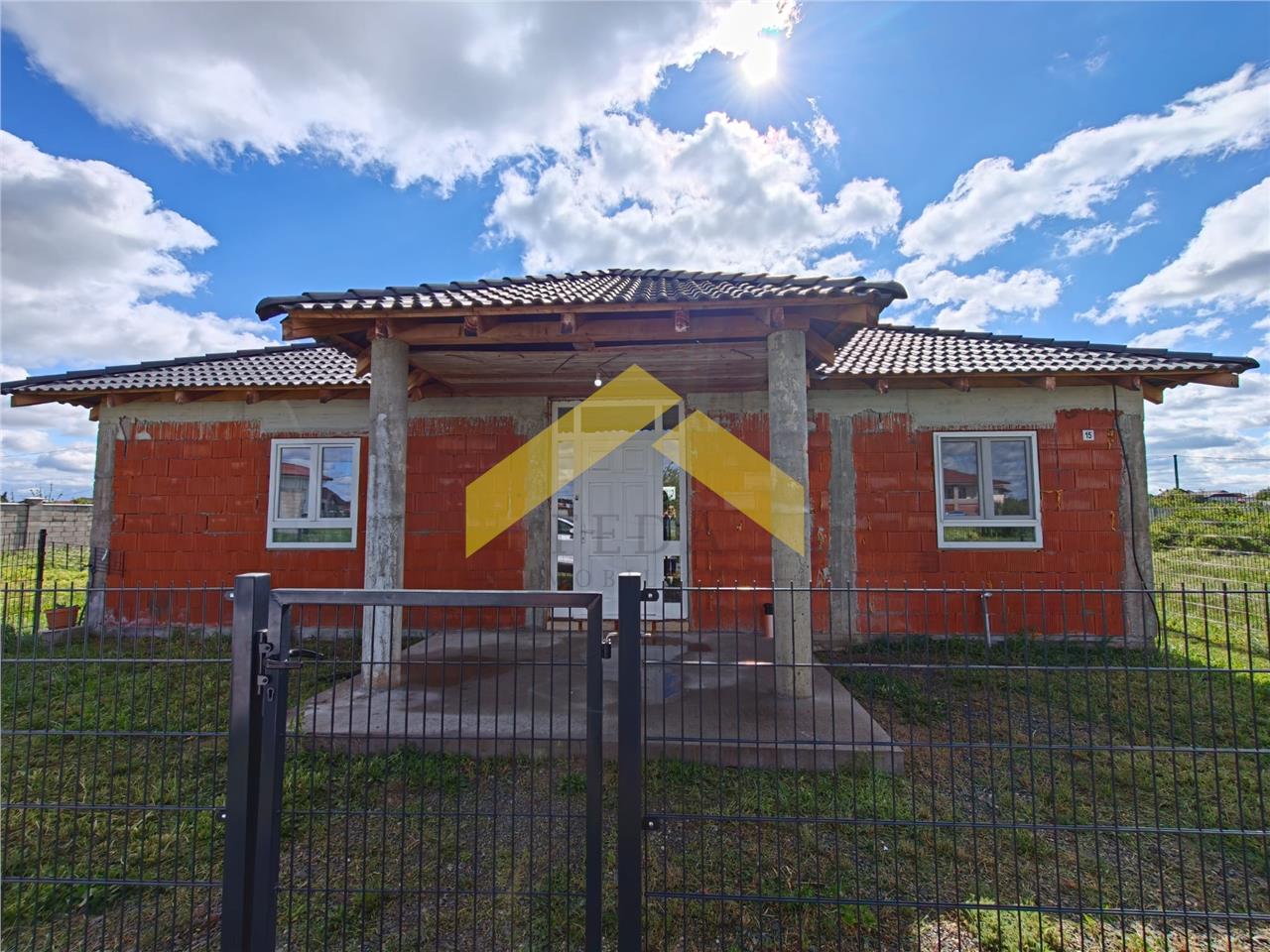 Casa la sol 5 camere de vanzare Vladimirescu