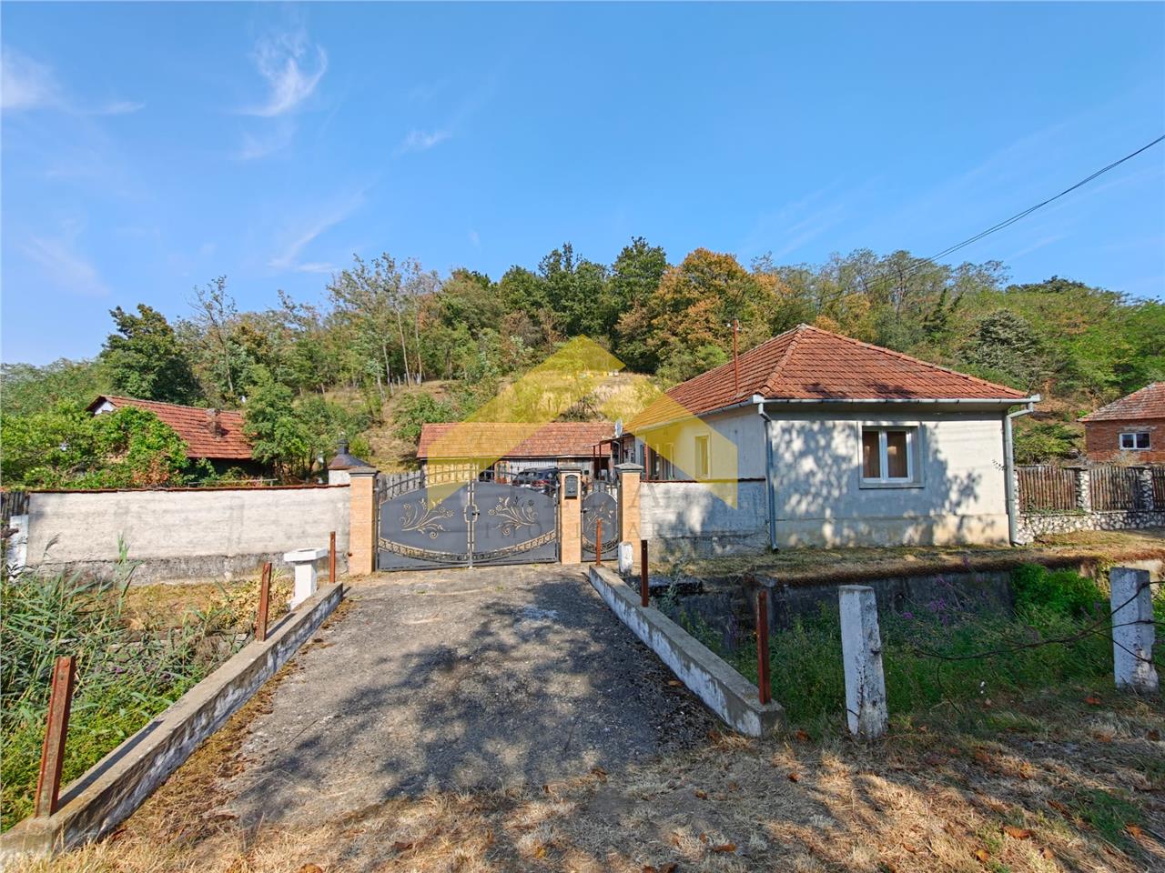 Casa cu teren 2504 mp de vanzare in localitatea Cuias, comuna Savarsin
